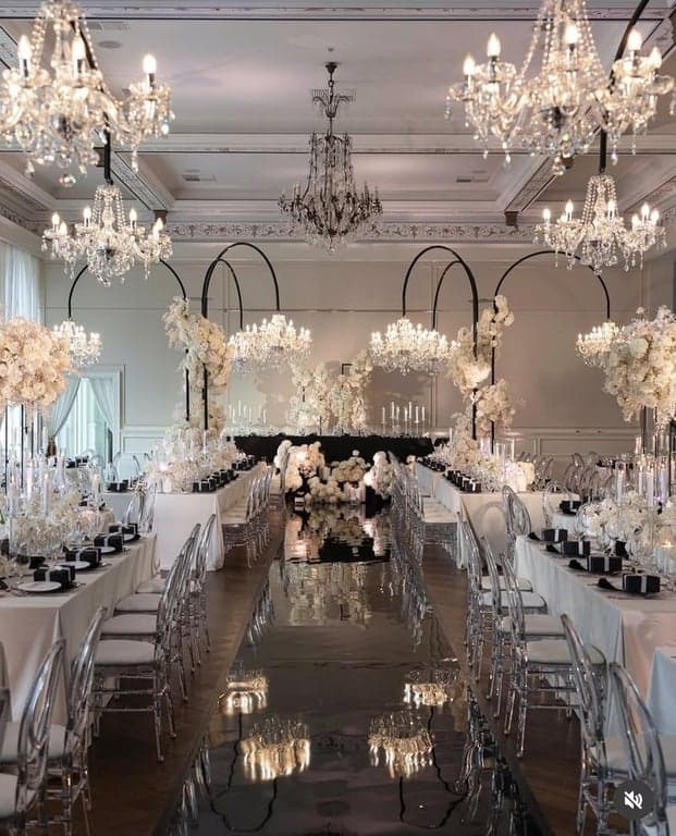 Elegant wedding planning and coordination in Los Angeles - luxury wedding decor with floral arrangements and sophisticated styling by Dreamy Parties LA